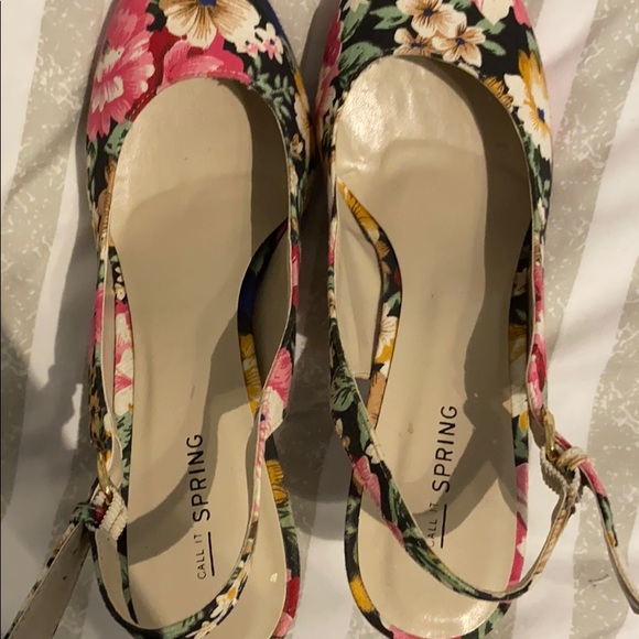 Call It Spring Floral Sling Back Heels, Sz 8 - Picture 5 of 8